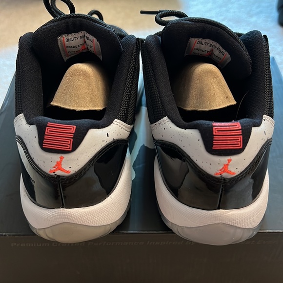 Excellent condition Jordan Retro 11 Low Infrared - size 3.5Y/woman 5 - Picture 5 of 7